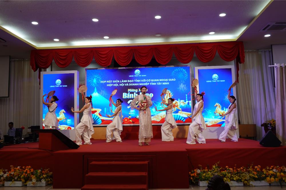 Hoa hậu Phương Linh, Á hậu Cẩm Ly cùng hành trình lan tỏa yêu thương vào ngày Phụ Nữ Việt Nam 08/03